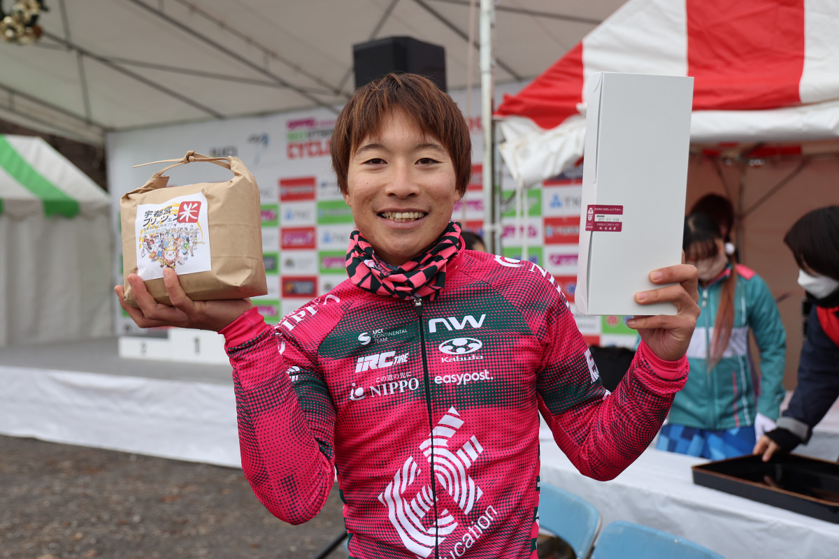 男子エリート4は岡篤志(EFエデュケーション・NIPPOデヴェロップメントチーム)が圧勝