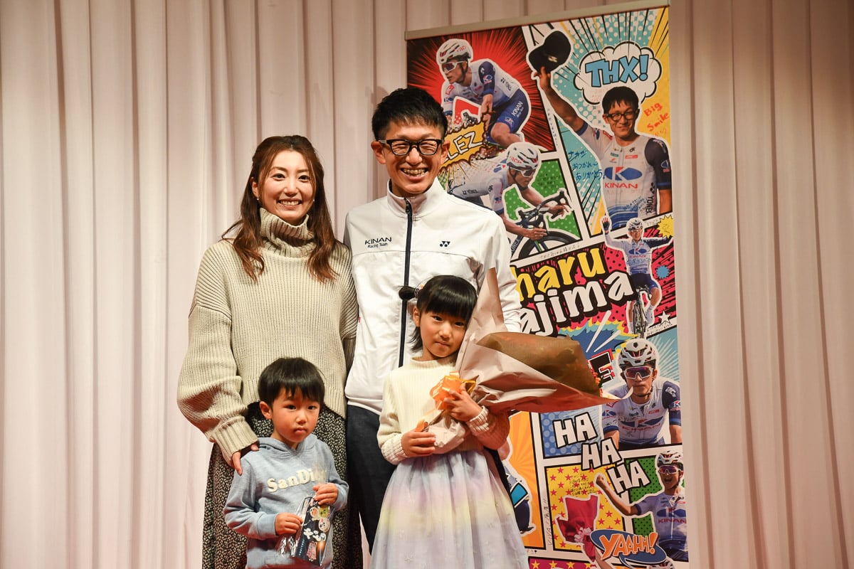 キナンレーシングチームのキックオフミーティングでは中島康晴の家族がサプライズで出席