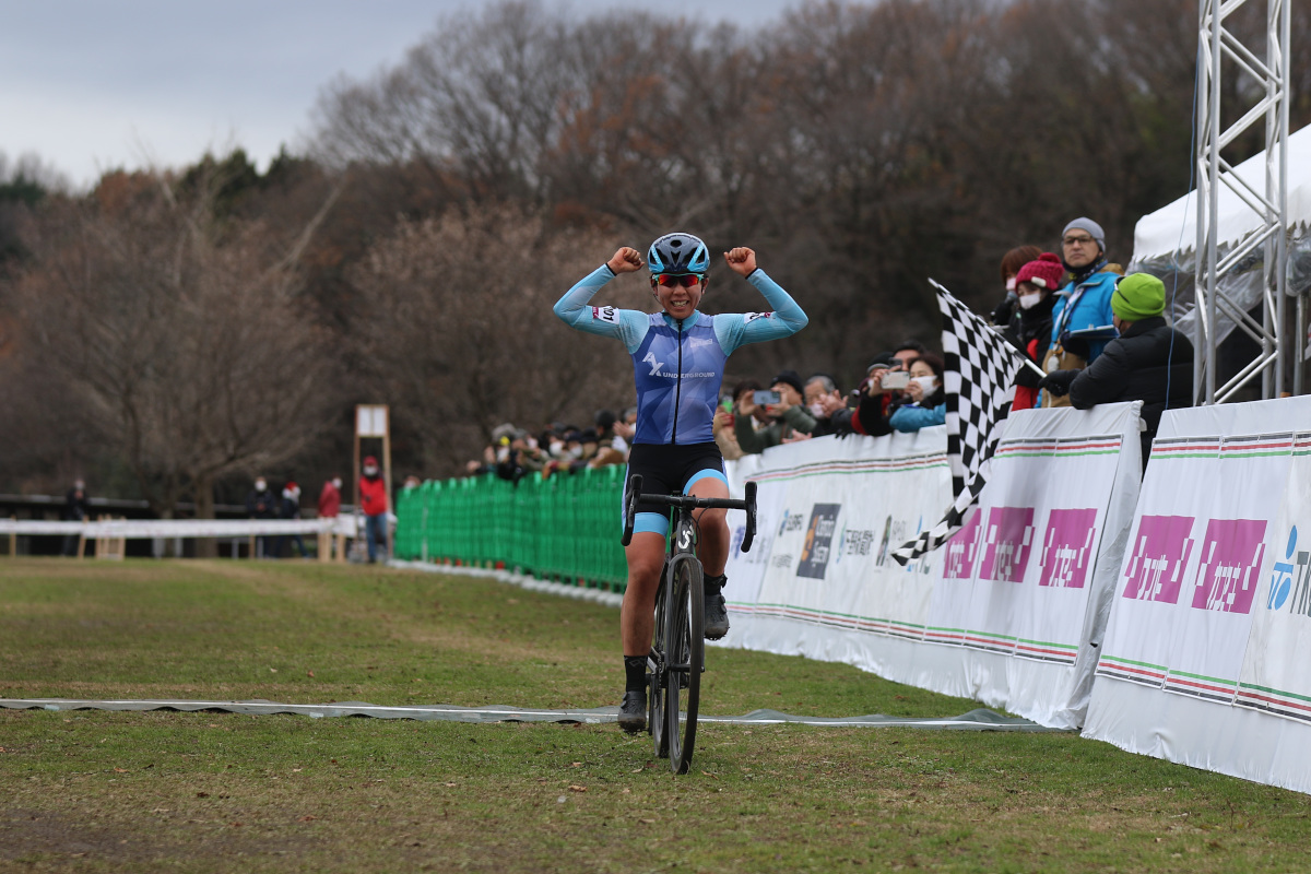 小川咲絵(AX cyclocross team)が独走優勝