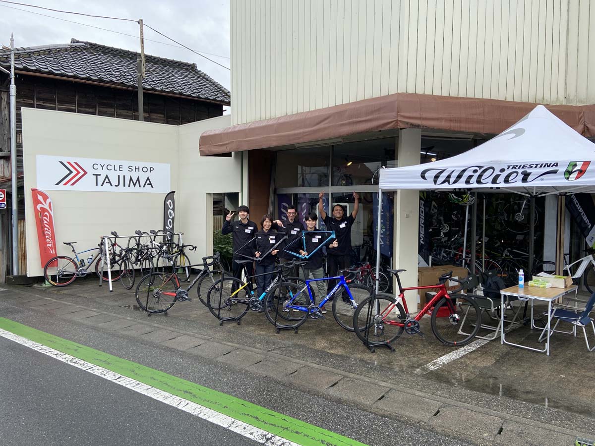 9月：寒空の中、群馬県のサイクルショップタジマでの試乗会です。雨予報だったので、お客さんの入りは悪かったですが試乗会中は何とか天気が持ちました。