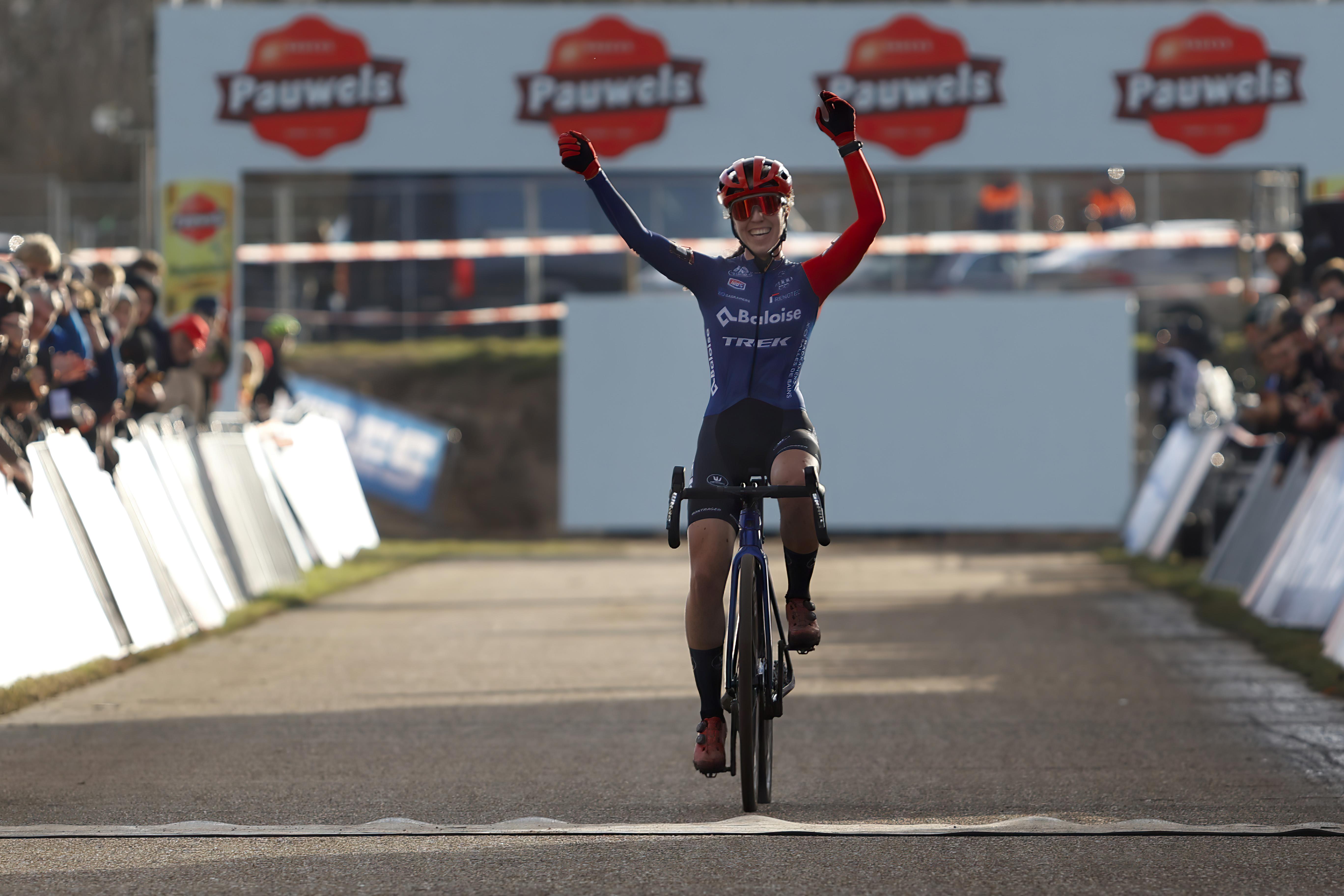 砂レース連勝を果たしたシリン・ファンアンローイ（オランダ、バロワーズ・トレック・ライオンズ）