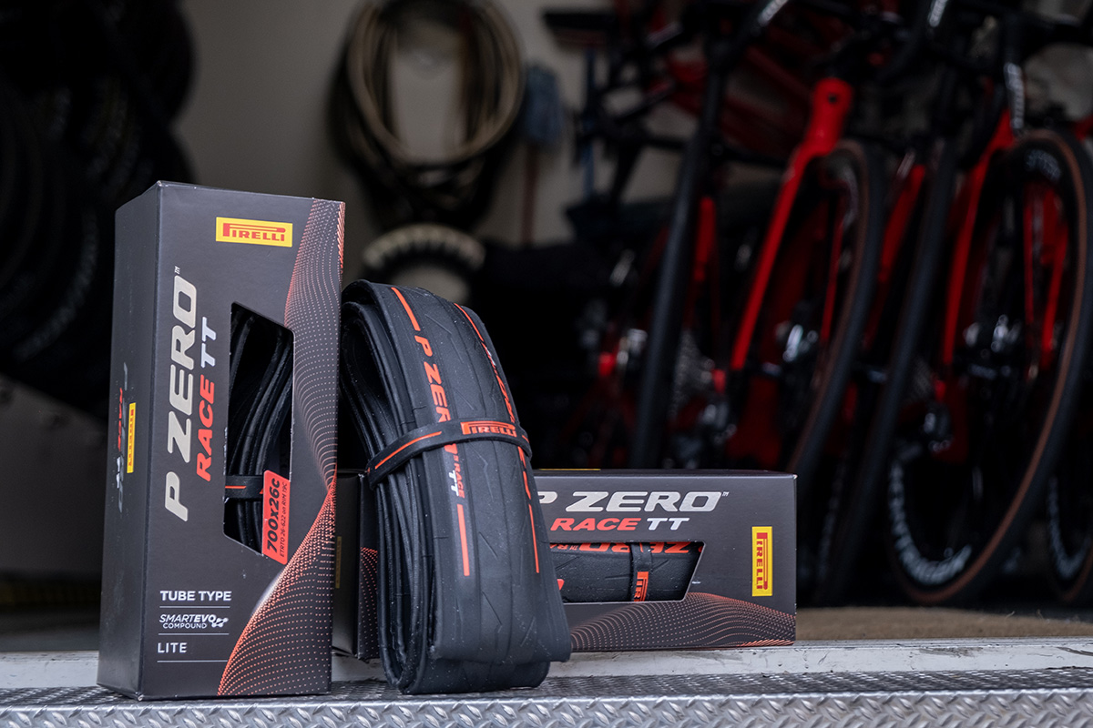 ピレリ　タイヤ PIRELLI  P ZERO VELO TT 2本セット