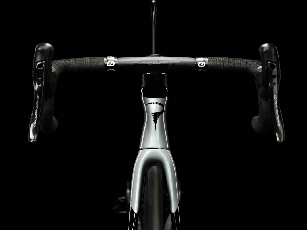 ピナレロ DOGMA F スーパーレコードワイヤレスを装備した限定