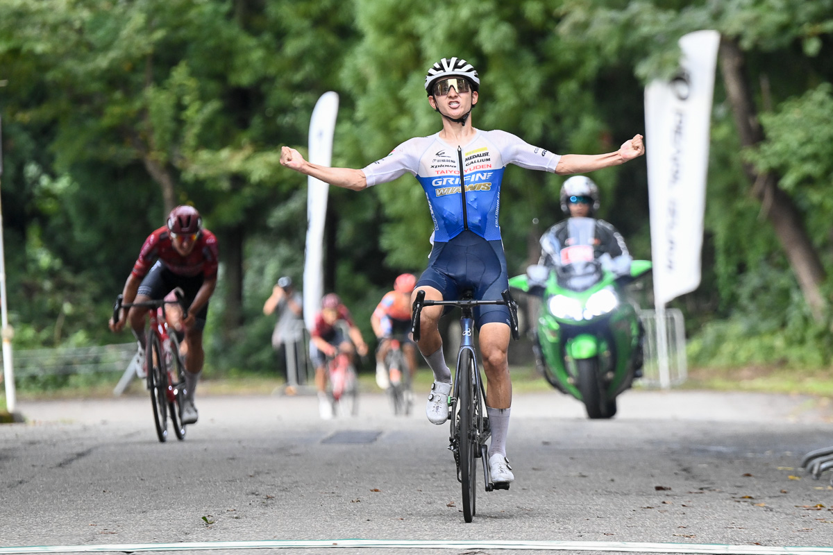 【コレクション】2015年UCI世界選手権優勝サイン入りジャージ 応援感謝祭2025-26】 選手実使用&直筆サイン入りユニフォーム 上下