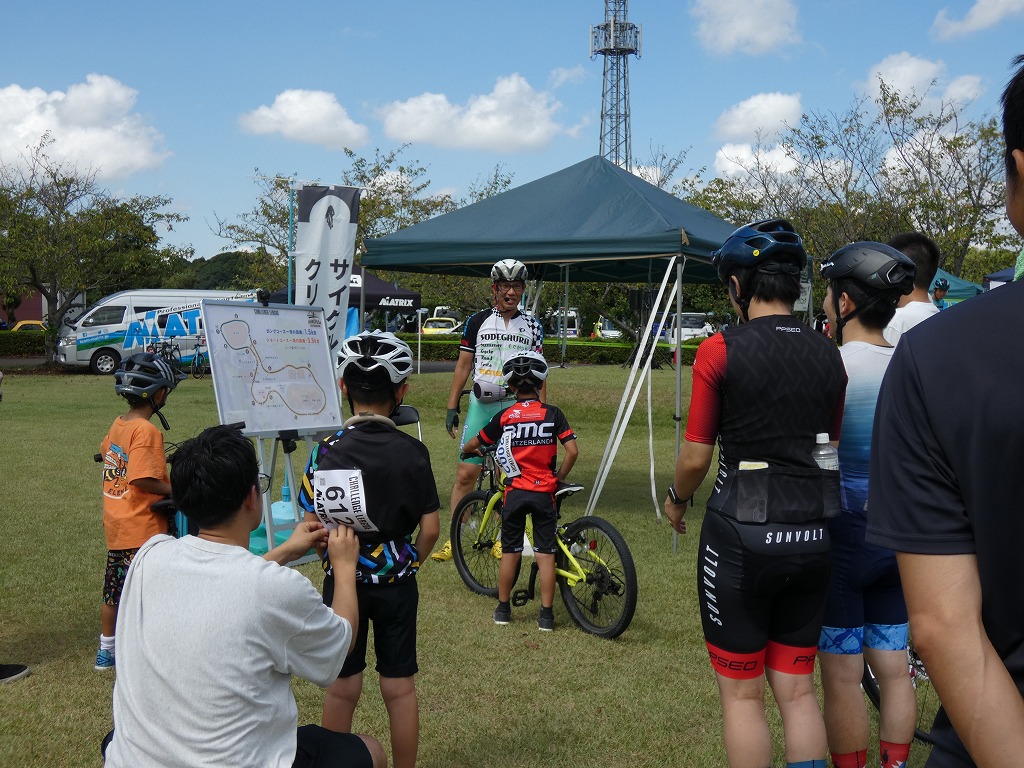 サイクルジャージ チームジャージ 福岡CYCLE PLUS しもふさクリテリウムでQNリーグ開催 渡邉公太がリーダージャージを