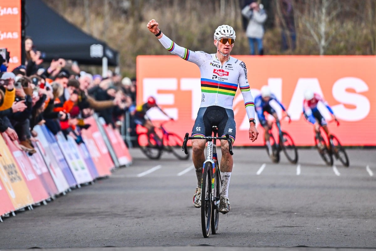 ファンデルプールが2度のパンクを跳ね除ける ブラントの世界選優勝に黄