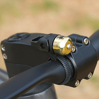 キャットアイから新型ベル「NIDO Flex Tight」とバーエンドミラー「BM