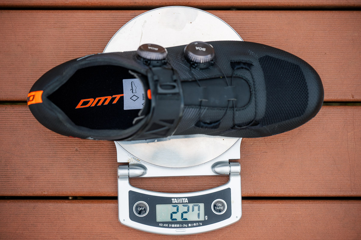DMT KR0 EVO SUPERLIGHT ホールド感に優れる最新の軽量レーサー