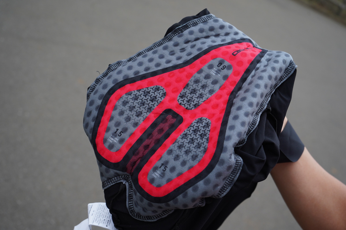 カステリがロッソコルサをグラベルへ Unlimited Speedsuitなど新ウェア
