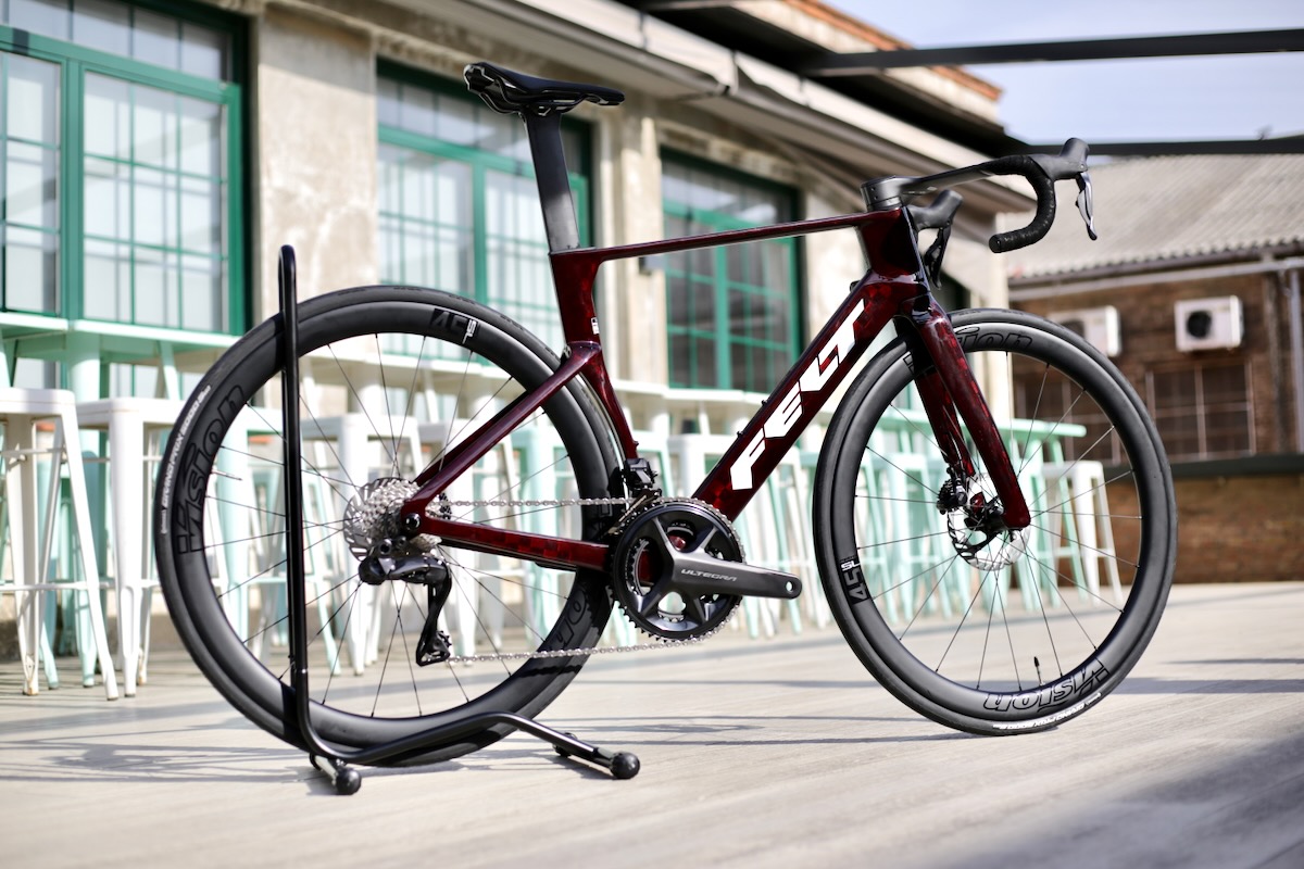 FRDグレードのフレームにアルテグラを装備した「NEXAR PRO Ultegra Di2