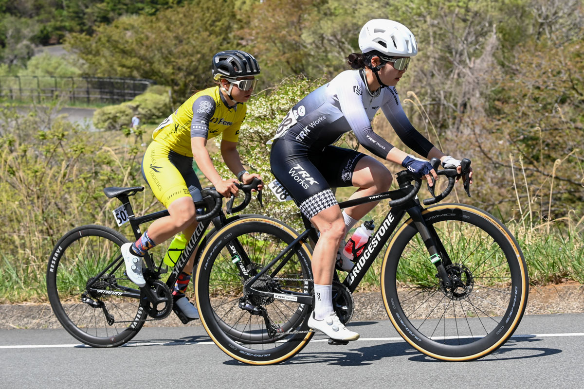 女子 石田唯（TRKWorks）と田中麗奈（IGNTZONE RACING TEAM）が先行