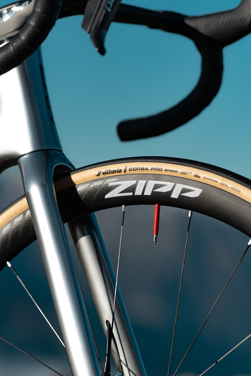 ホイールにはジップ 202 NSWが選定されている | cyclowired