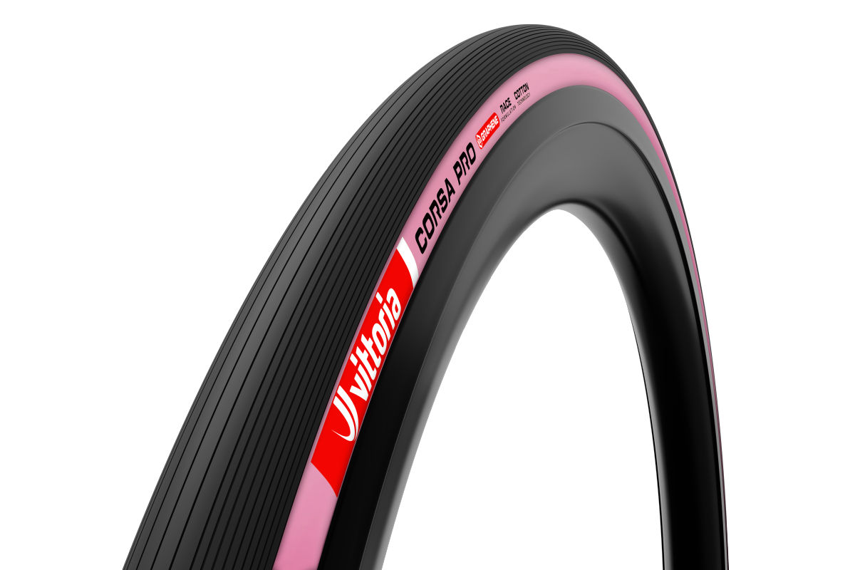 ジロ開幕を祝うマリアローザカラーの限定モデル ヴィットリア CORSA