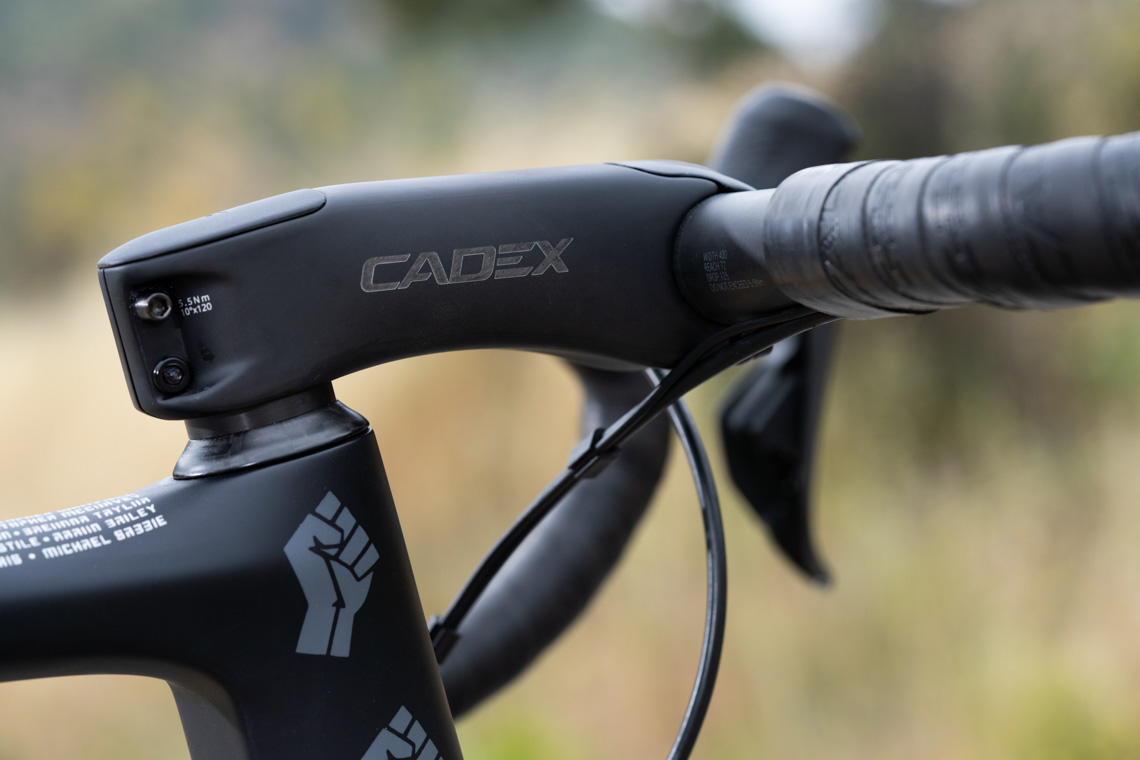 空気抵抗を抑えたフォルムが特徴のフルカーボンステム「CADEX Race