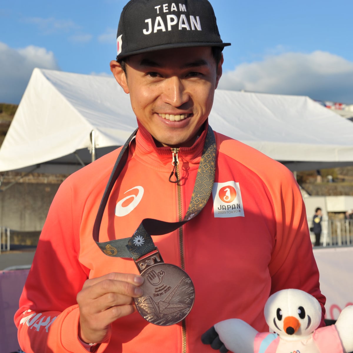 デフサイクリストとして活躍する藤本六三志さん | cyclowired