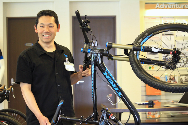 元MTBクロスカントリーのトップ選手として走った色川浩樹店長。MTBならお任せあれ