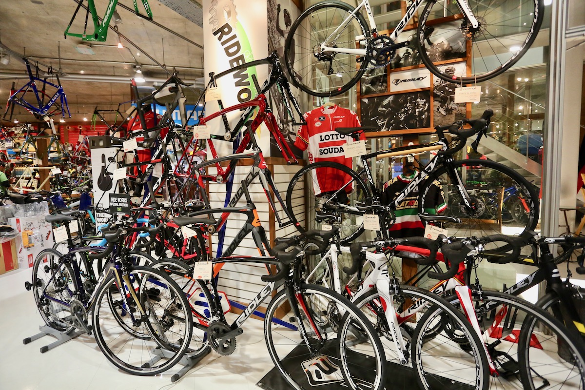 ベルギーのリドレーも幅広いラインナップ。限定カラーの姿もあった
