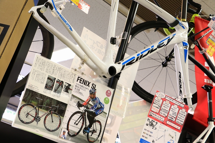 スタッフが出演した雑誌の切り抜きをPOPに。全国的に知名度のあるショップならでは