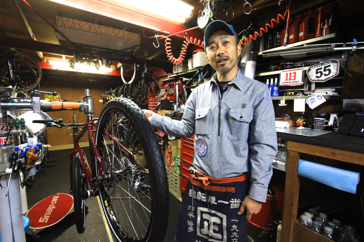 正屋の根幹を支えるのが10Mのテックエリア。プロの手によって自転車に命が吹き込まれる場所だ