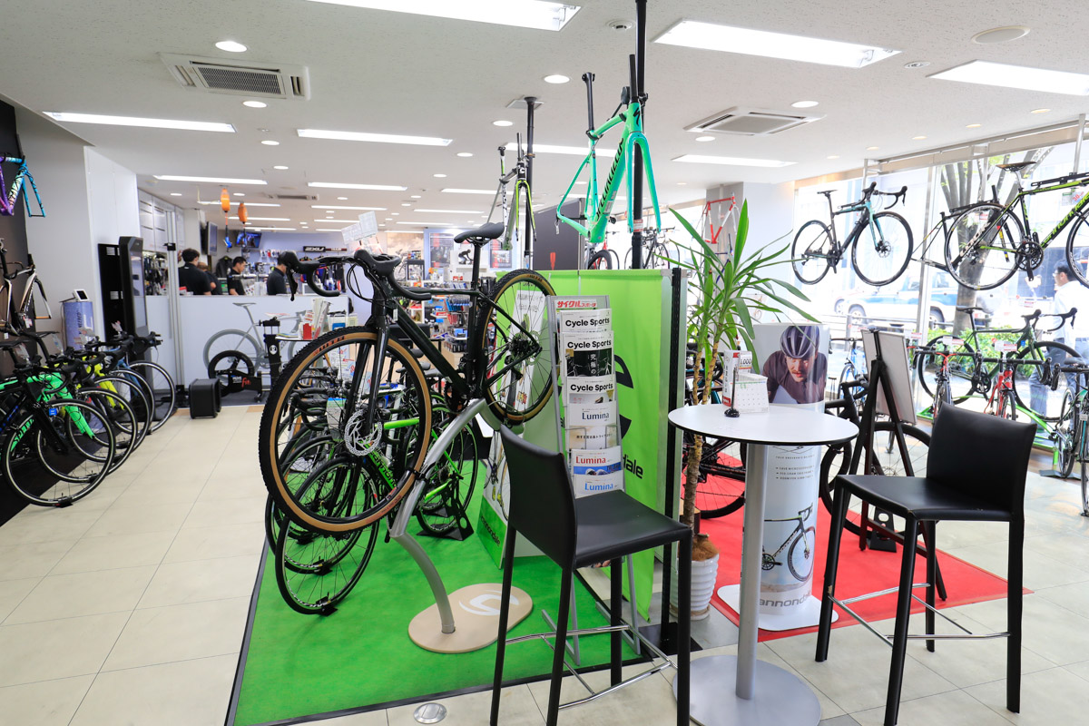相談コーナー。急かされずゆったり選べる工夫が店のあちこちに見受けられる