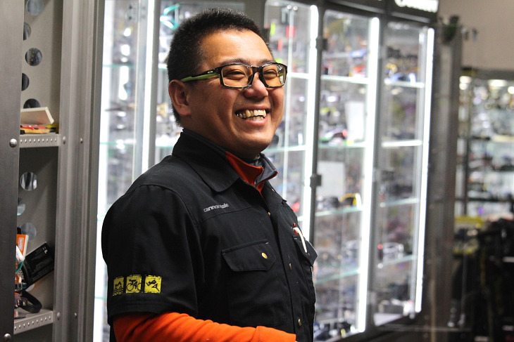 接客担当の山田さん。楽しいマシンガントークで退屈させてくれない