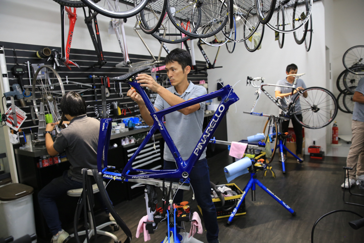メカニックは3名が常駐。ロード、MTB、ツーリングなど何でも任せられる