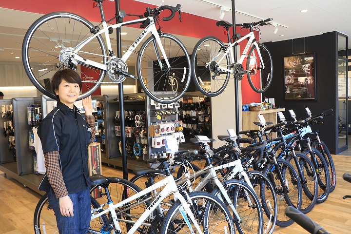 女性用バイクもロードからクロスバイクまで幅広く揃えている