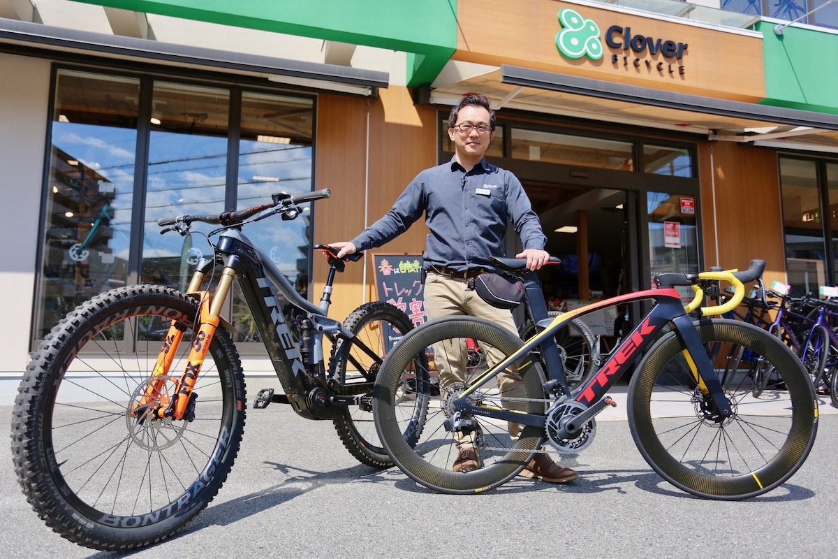 柴谷智則店長と愛車たち。現役時代はMTB選手として、メーカー勤務を経てショップを立ち上げた