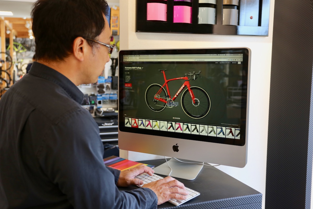 こだわりを叶えるプロジェクトワンコーナー。アドバイスを聴きながら画面上で夢のバイクを再現してみては?