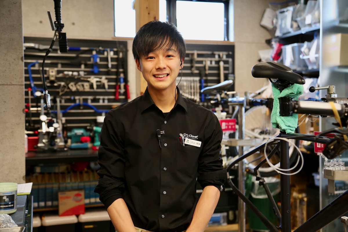 入社2年目という吉山さん。メカから接客まで幅広くこなすナイスガイ