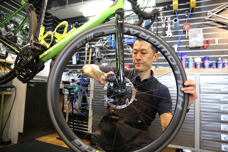 メンテナンスのモットーは性能の100%を引き出すこと。MTBをはじめ油圧関連の経験も豊富だ