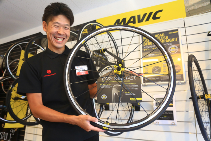 マヴィックのテストライドステーションとしても機能する。各種ホイールを試乗することが可能だ