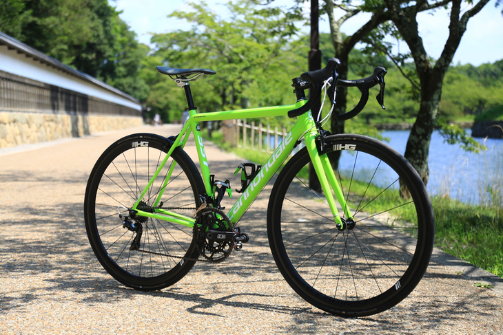 国宝彦根城は店舗から自転車で1分。レンタルバイクを借り出して観光するのもおすすめ