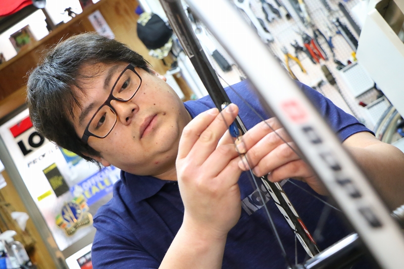 創業100年を迎える老舗ならではの確かな技術が迅速なメカニック作業の秘訣だ