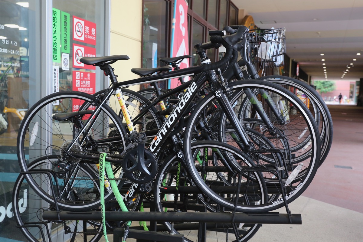 ワイズロード松山店の大きな特徴であるレンタサイクル。リーズナブルな価格設定も嬉しい