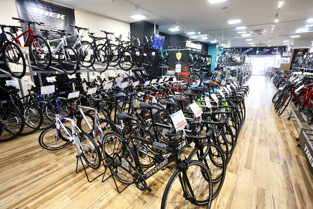バイクの在庫は常時200台ほど。エントリ〜ミドルグレードを中心にハイエンドモデルも用意される