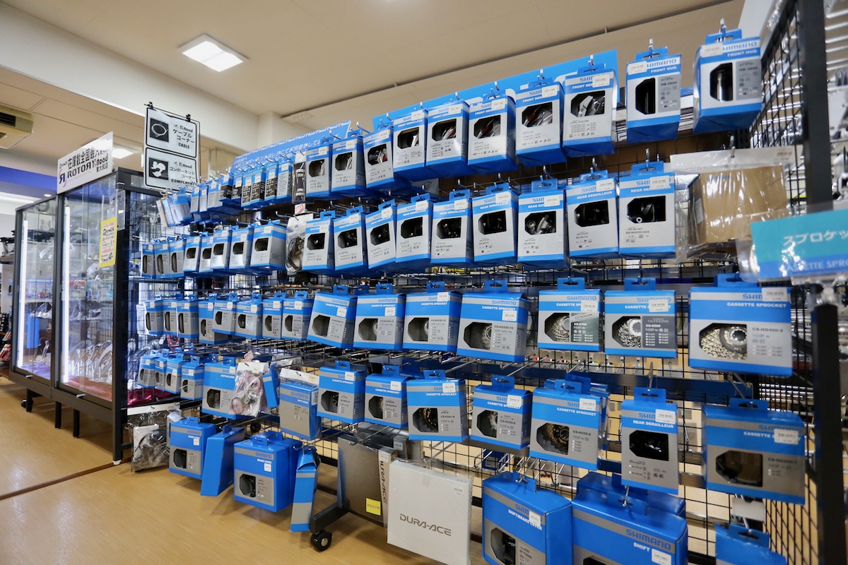 売り場の一角を埋め尽くすシマノのスペアパーツたち。おおよそ"無いものは無い"