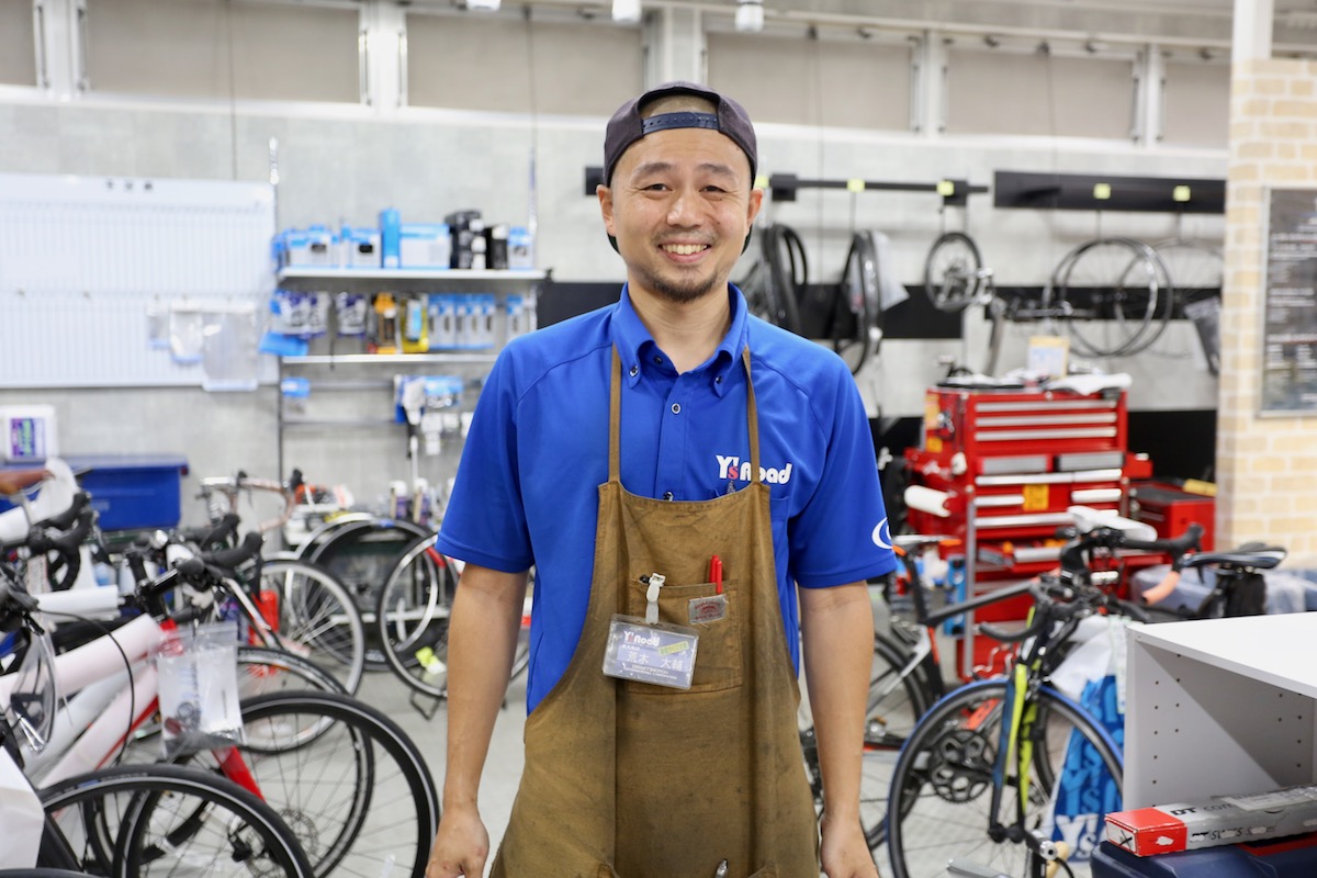テックコーナーを担当する荒木メカ。ロードやMTB、ピストやBMXまで広い守備範囲を誇る