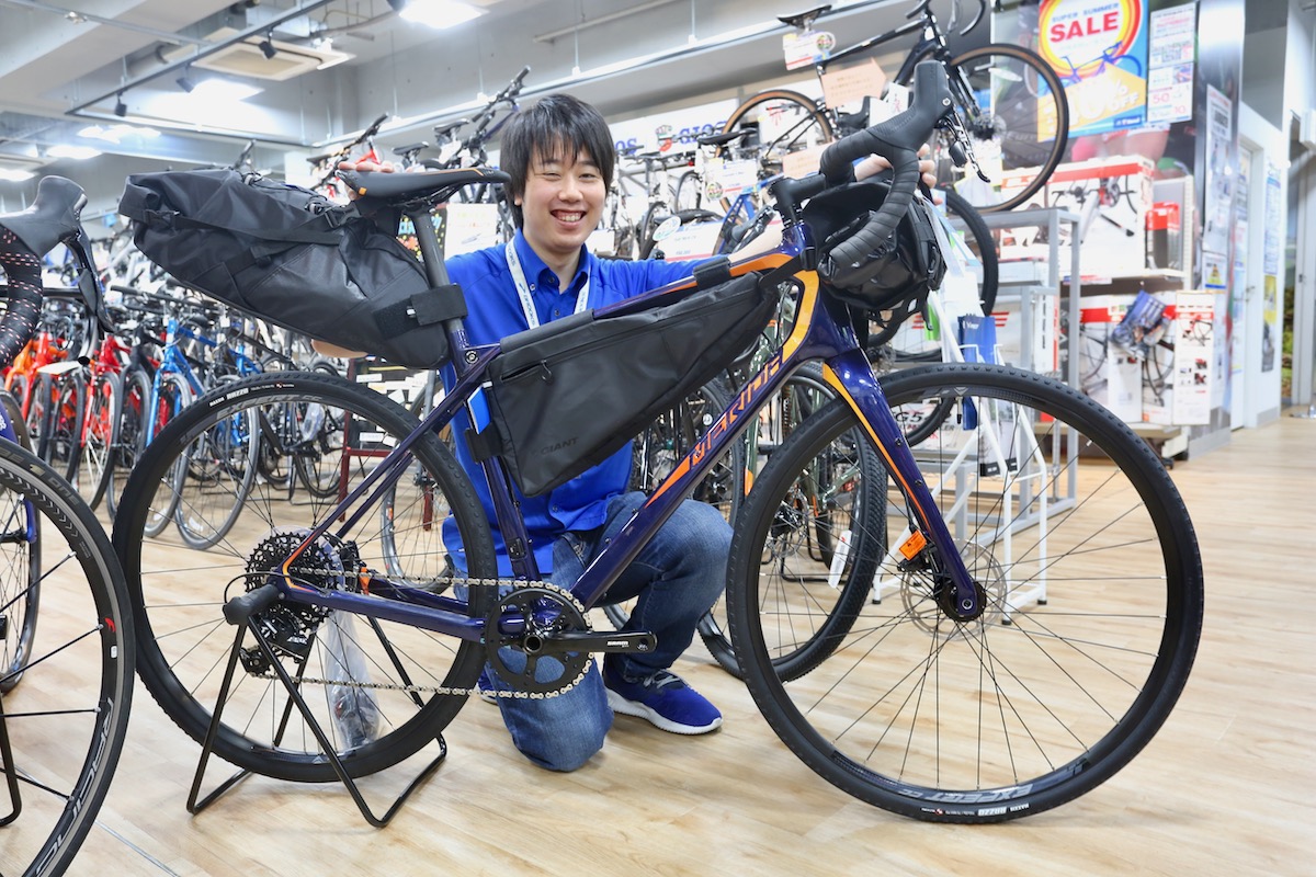 グラベルロードは福岡天神店がプッシュする一つ。バイクパッキングを想定した展示車もあった