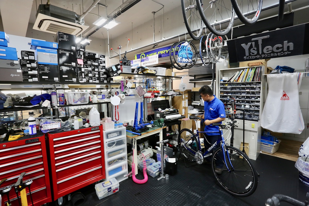 多い時で月間150台ものバイクを送り出すメカニックコーナー
