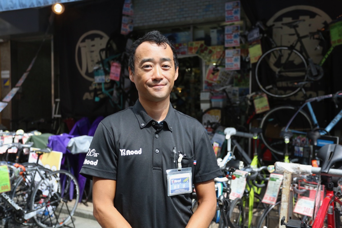 「ミスターアサゾー」と言うべき藤澤店長。スペインでの選手経験を持つ