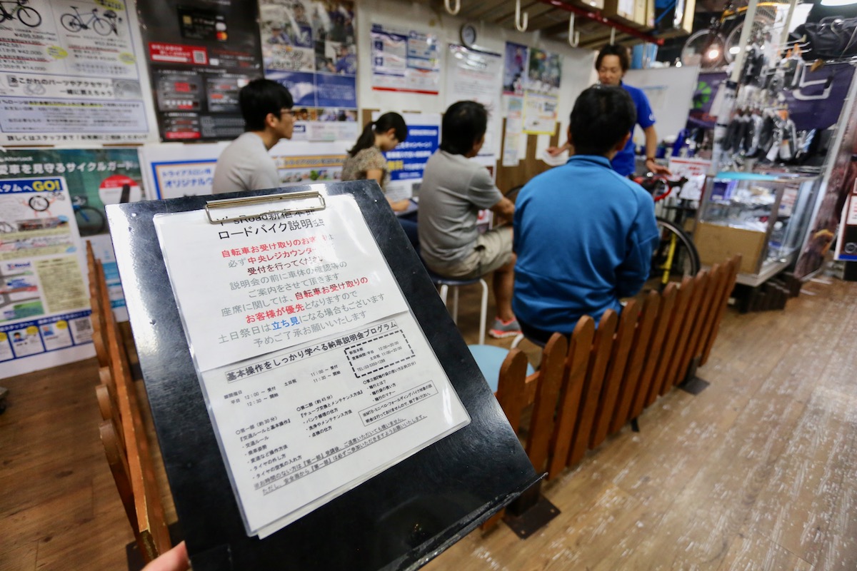毎日参加無料の講習会を開催。メンテナンスやトラブル対応、輪行のハウツーをレクチャーしてもらえる