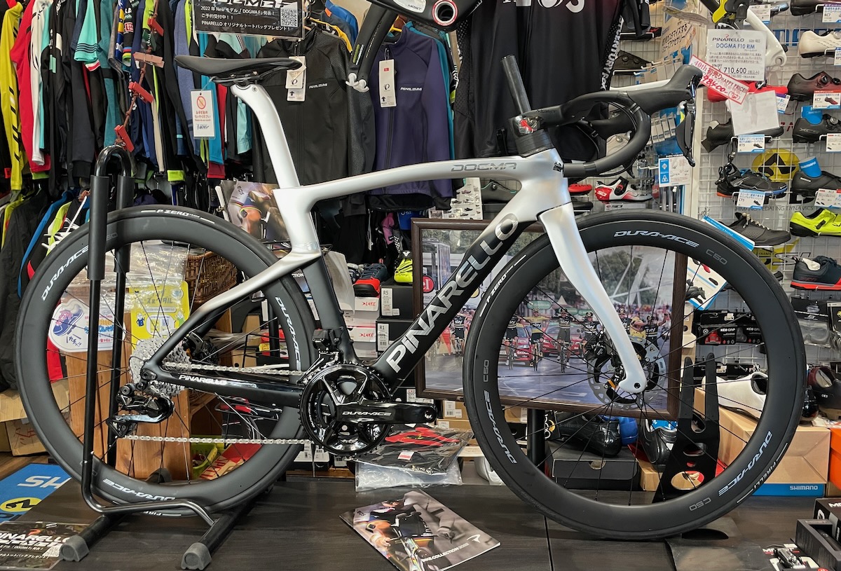 ピナレロの最新モデル、DOGMA Fの姿も