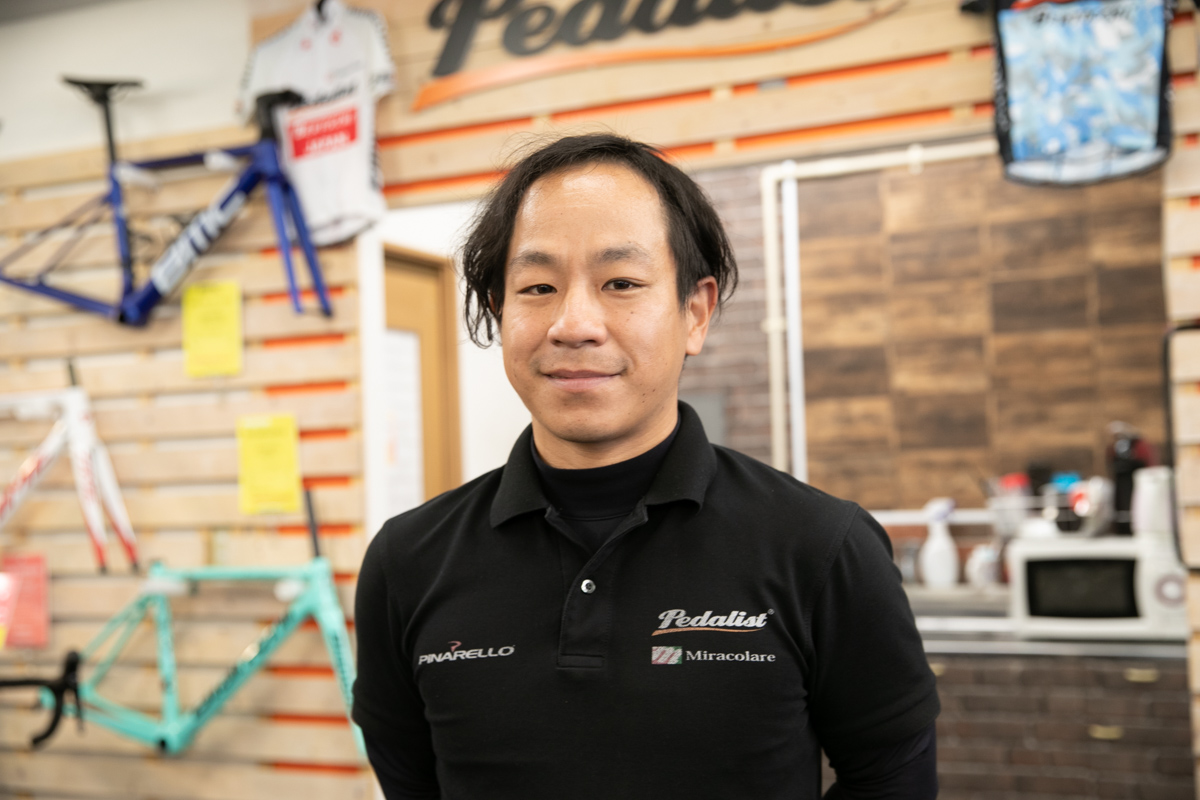 トレーニングを欠かさず、レース入賞歴も多い山崎泰史店長