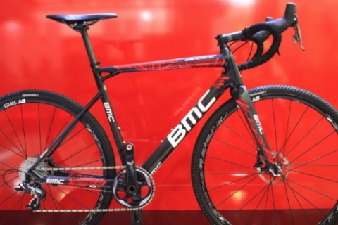 BMC Crossmachine CX01 ロードバイクの技術を踏襲したハイスペックCX 