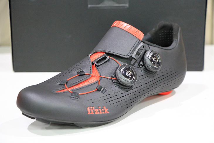フィジーク INFINITO R1X1 新クロージャーシステム採用のフラッグシップシューズ - | cyclowired