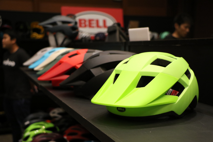 デイリーユースにもマッチするエントリーグレードMTBヘルメット ベル SPARK - 新製品情報2019 | cyclowired