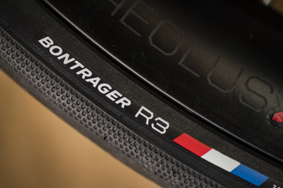 ボントレガー R3＆R2 Hard-Case Lite 速さ・耐久性・耐パンク性を 