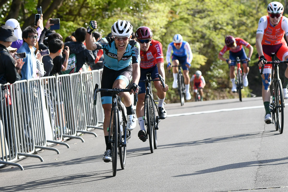 男子エリートは吉岡直哉が7年ぶりの優勝 万感込めたガッツポーズ - 第47回チャレンジサイクルロードレース　2日目