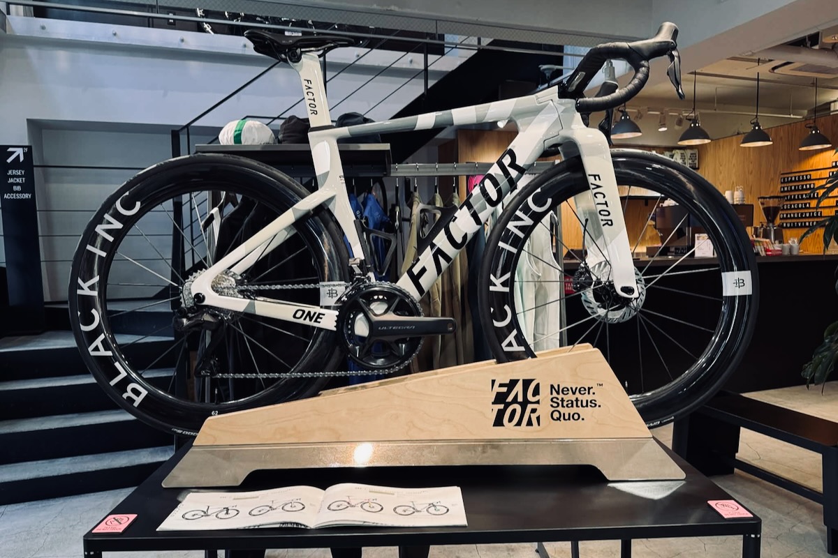 話題の新型エアロロード「ファクター ONE」をRapha TOKYOで展示中